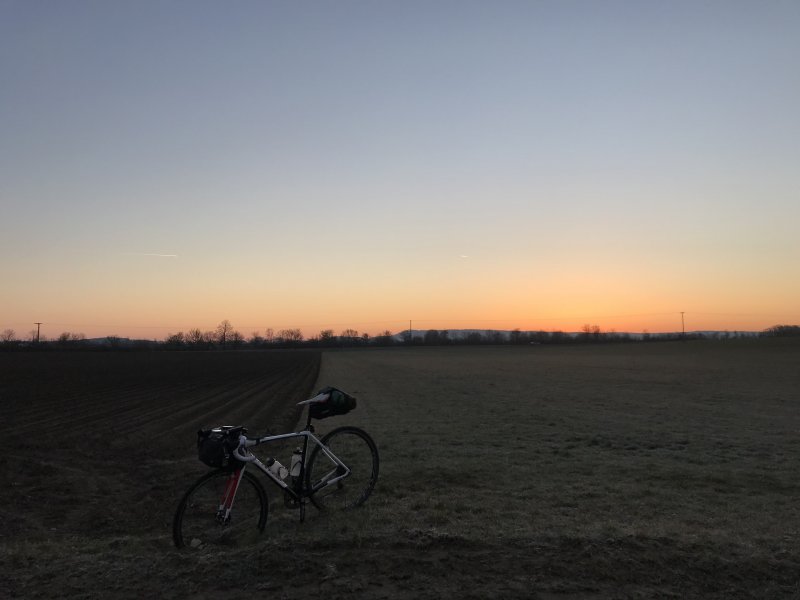 Sonnenaufgang am zweiten Morgen rund 20 Kilometer vor Schwinfurt