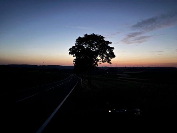 Das letzte Sonnenlicht am Horizont